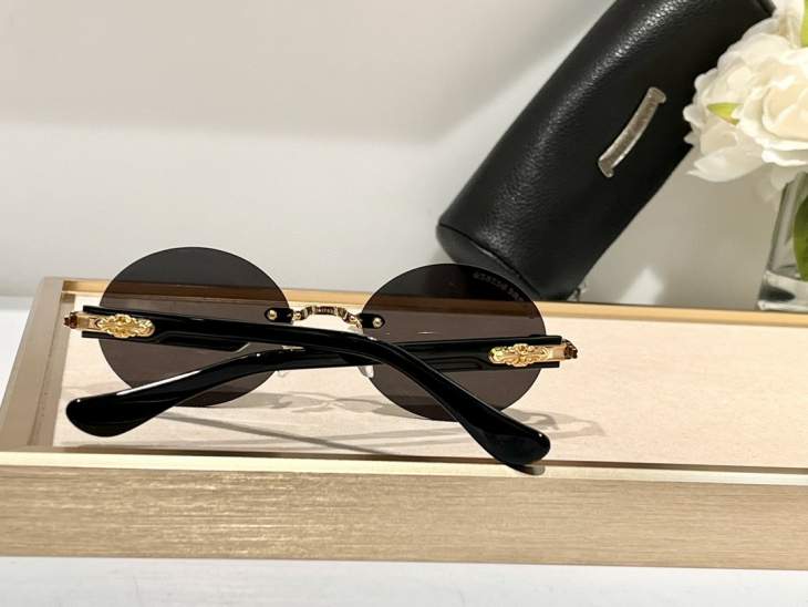 Picture of Chrome Hearts Sunglasses _SKUfw66527010fw